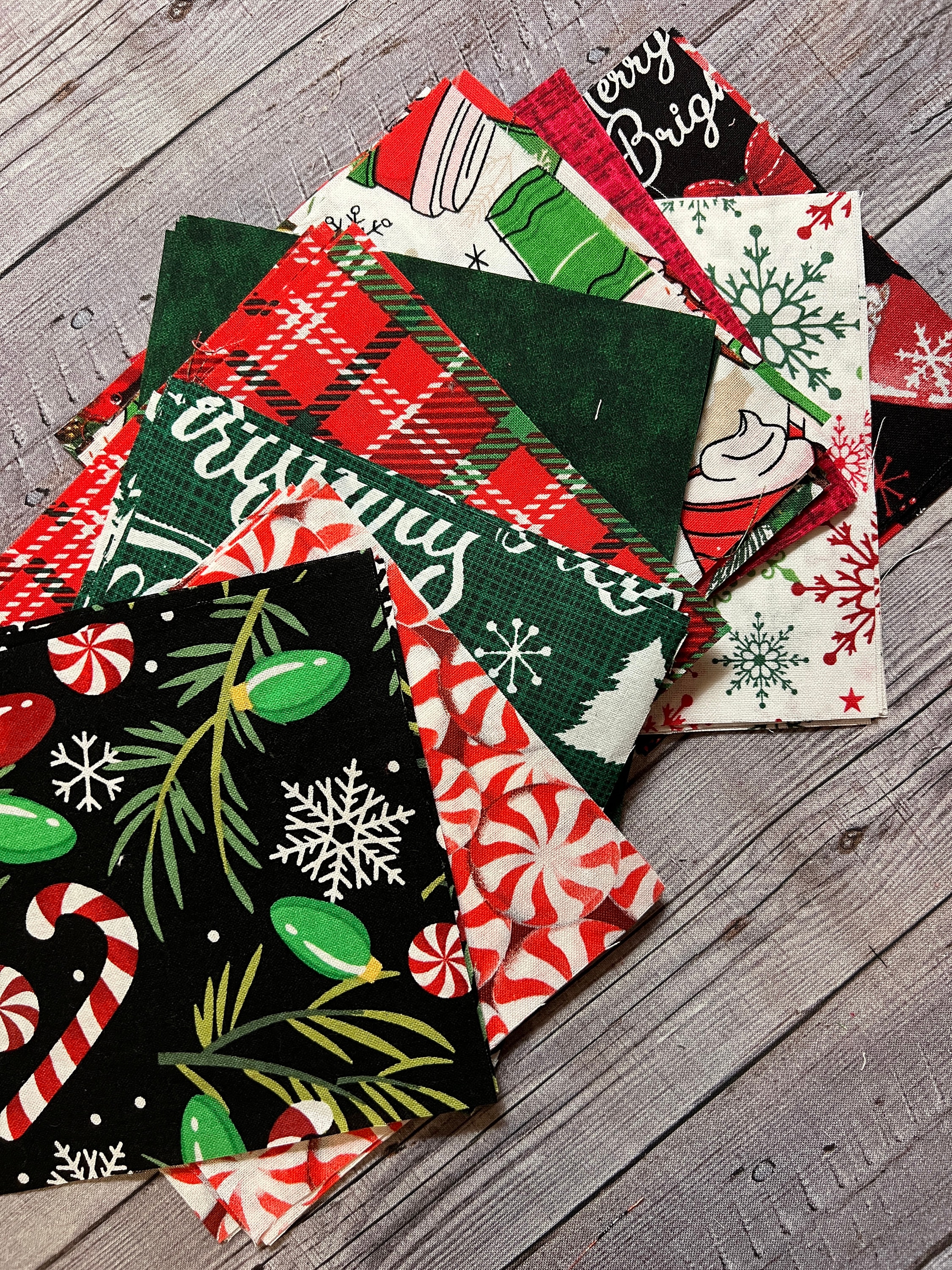 Christmas Fabric Charm Pack: 5" Cotton Precut Quilt Squares