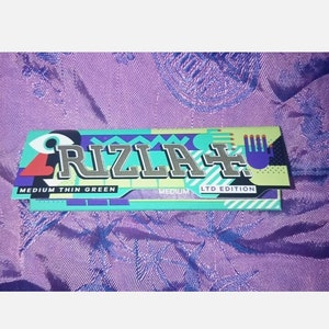 RIZLA GREEN MEDIUM THIN ROLLING PAPER 5 PACK X 20 - Tobacco Direct