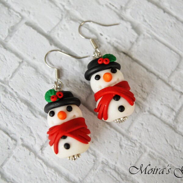 Snowman dangling earrings - Holiday jewelry - Christmas dangling earrings - Polymer clay jewelry, Winter earrings, Christmas gift ideas