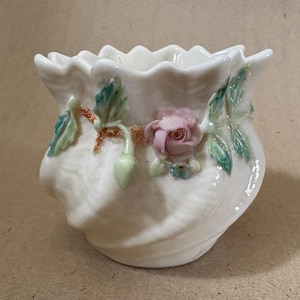 Belleek Irish Porcelain Carlingford Cache Pot Shell Swirl Rose Vase 7th Mark