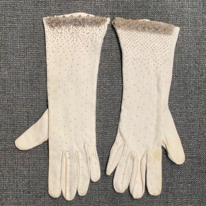 Vintage White Gloves With Decorative Beading