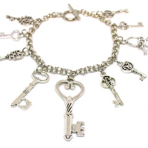 Skeleton Keys Bracelet, Skeleton Key Charm, Realtor Jewelry, Key Lover Bracelet, Silver Key Charm Collection, Antique Key Bracelet, Old Keys