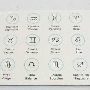 Puede incluir: Una tarjeta blanca con los signos astrol&oacute;gicos y sus nombres en ingl&eacute;s y franc&eacute;s. Los signos est&aacute;n en blanco y negro, y los nombres est&aacute;n en texto negro.