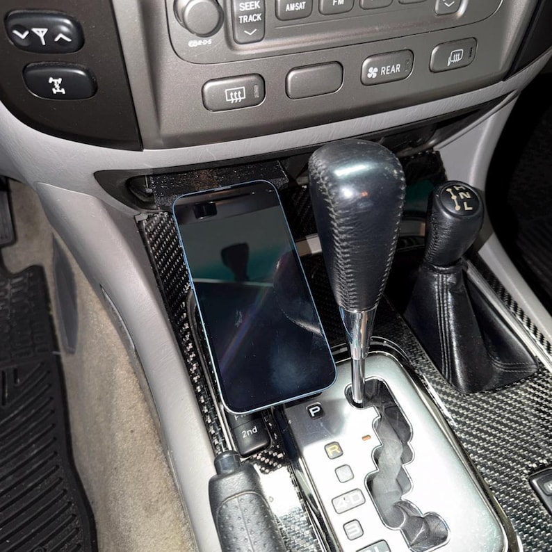 LAND CRUSIER 100 (1998–2007) Phone Holder – Ashtray Slot Mount, Hidden Cable Management bild 2