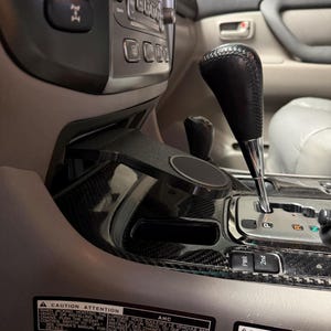 LAND CRUSIER 100 (1998–2007) Phone Holder – Ashtray Slot Mount, Hidden Cable Management bild 4