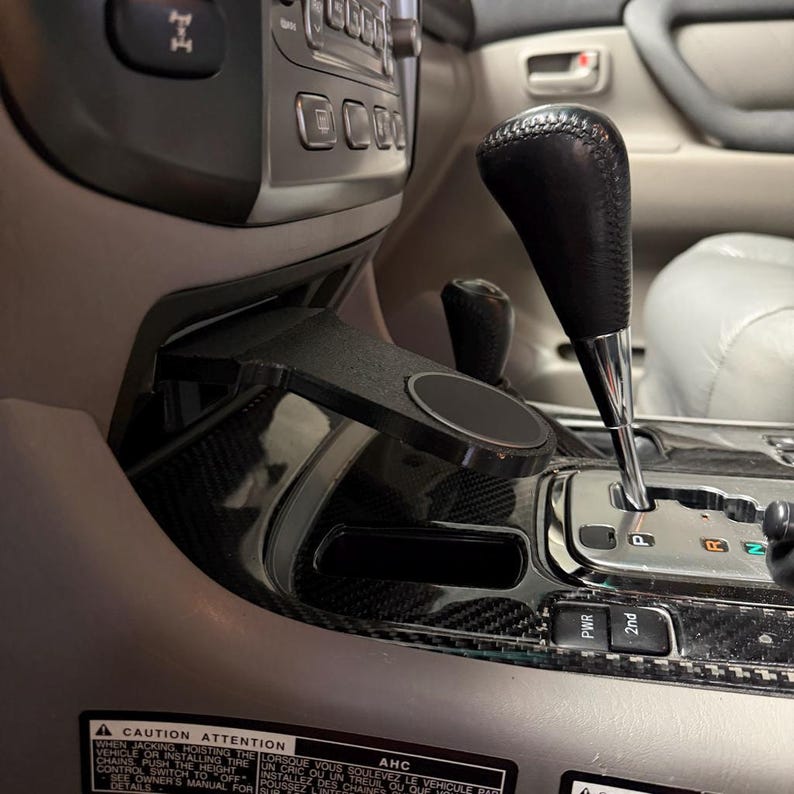 LAND CRUSIER 100 (1998–2007) Phone Holder – Ashtray Slot Mount, Hidden Cable Management bild 4