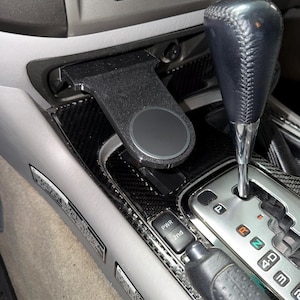 LAND CRUSIER 100 (1998–2007) Phone Holder – Ashtray Slot Mount, Hidden Cable Management bild 5