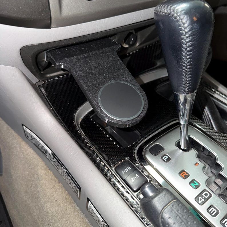 LAND CRUSIER 100 (1998–2007) Phone Holder – Ashtray Slot Mount, Hidden Cable Management bild 5