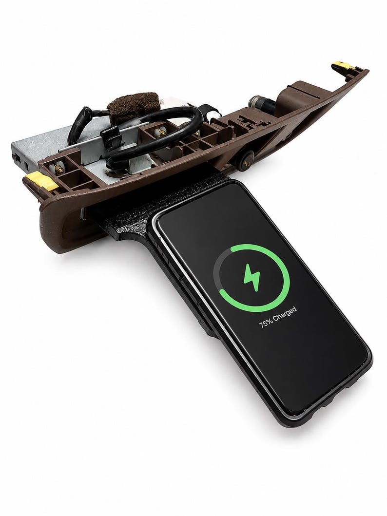 LAND CRUSIER 100 (1998–2007) Phone Holder – Ashtray Slot Mount, Hidden Cable Management bild 9