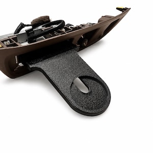 LAND CRUSIER 100 (1998–2007) Phone Holder – Ashtray Slot Mount, Hidden Cable Management MagSafe charger