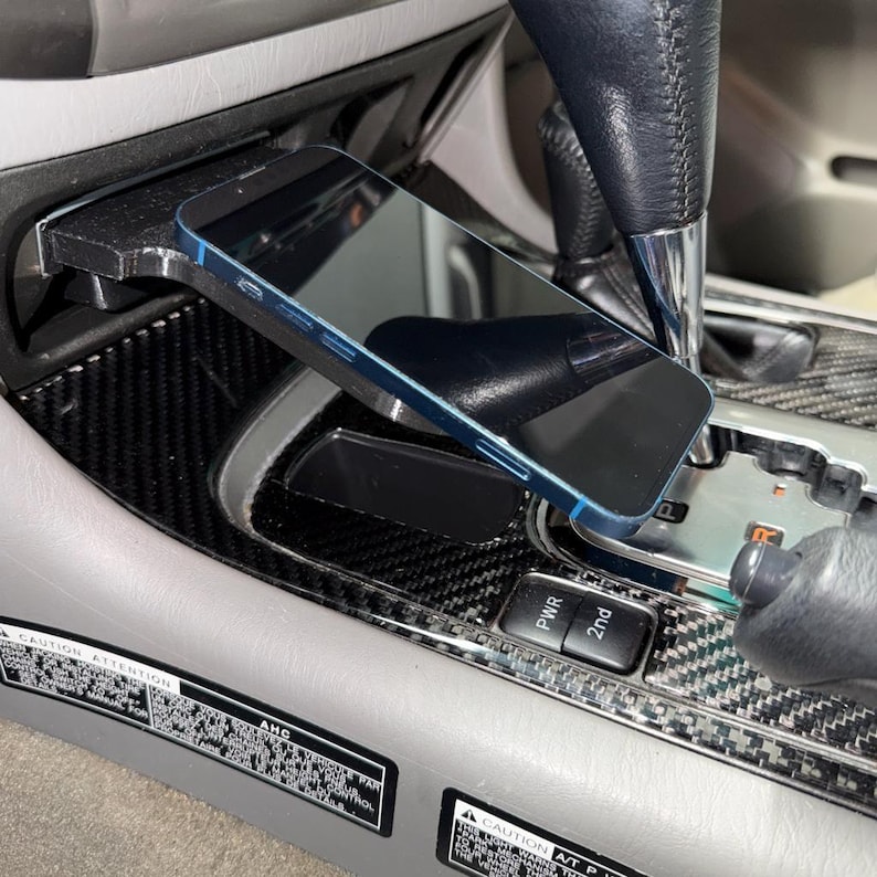 LAND CRUSIER 100 (1998–2007) Phone Holder – Ashtray Slot Mount, Hidden Cable Management bild 3