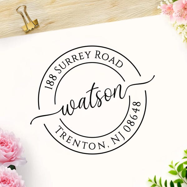 Gepersonaliseerde ronde zelfinktende monogram adresstempel en inkt met naam - meer dan 40 ontwerpen om uit te kiezen! - Aangepaste adresstempel 1-5/8"