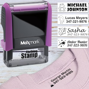Sello de ropa personalizado - Sello de nombre personalizado para niños - Elija entre muchas fuentes e íconos - Estuche fucsia - Perfecto para ropa, campamentos y más