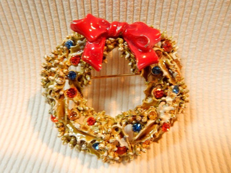 Enameled Art Christmas Wreath Brooch and Earrings