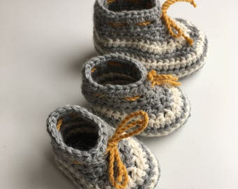 Noella baby bootie pattern. Crochet baby bootie pattern. PDF pattern for thick crochet baby booties.