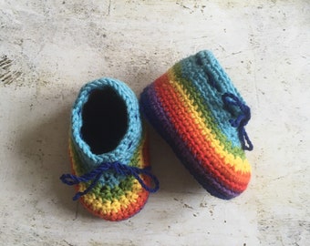 Blue rainbow baby booties. Crochet baby booties in superwash merino wool. Handmade baby booties.