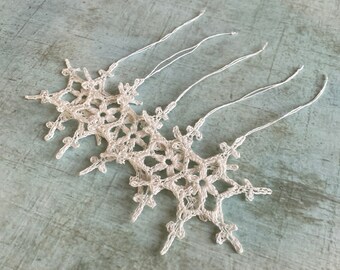 Crochet Mini Erantia snowflake set. White snowflake tree decorations. Snowflake Christmas decor.