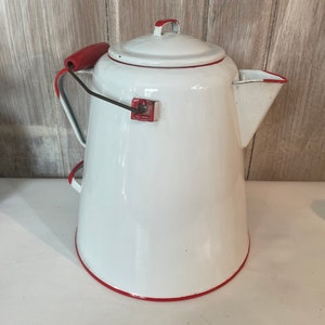 Large Vintage White Enamelware Kettle with Red Handles and Rims, Farmhouse Decor, Country Kitchen, Rustic. Fabulous!