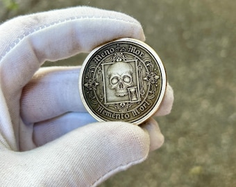 Moneda de desafío Memento Mori / Latón macizo de 40 mm / Fabricada en EE. UU. / Moneda de recordatorio estoico / Objeto de colección EDC / Regalo Memento Vivere