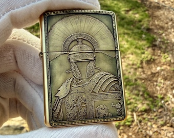 Encendedor Zippo de latón con grabado 3D de armadura de legionario romano / Fabricado a medida en EE. UU. / Defcon Supply Co.