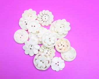 Creamy white flowers a mixed lot of 16 vintage buttons in various sizes and designs for all types of button crafting, sewing, from 1940s