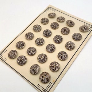 Zilveren metalen kleine spiegelknopen achterkant, kaart van 24 nieuwstaat jaren 1940 gilet historisch naaiwerk 14 mm 9/16" Oostenrijkse twinkeling filigraan