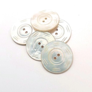 Set di 5 bottoni in madreperla anticati crema bianco intagliati maglieria uncinetto storico cucito artigianato giacca cardigan iridescente 27 mm