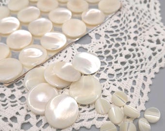 Antique mother of pearl flat top cream buttons, in size 22 mm & 10 mm old stock quality 1920s, for sewing, knitwear sets of 8