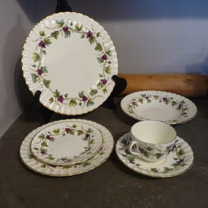 Royal Worcester, England - BACCHANAL Cream color - ONE Single 6pc Dinnerware Place Set  w/ Grapes & Vine - Gold Trim edging