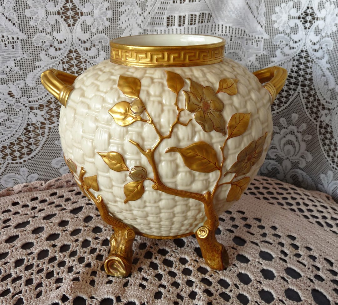 ROYAL WORCESTER DOGWOOD FLOWER VACE！