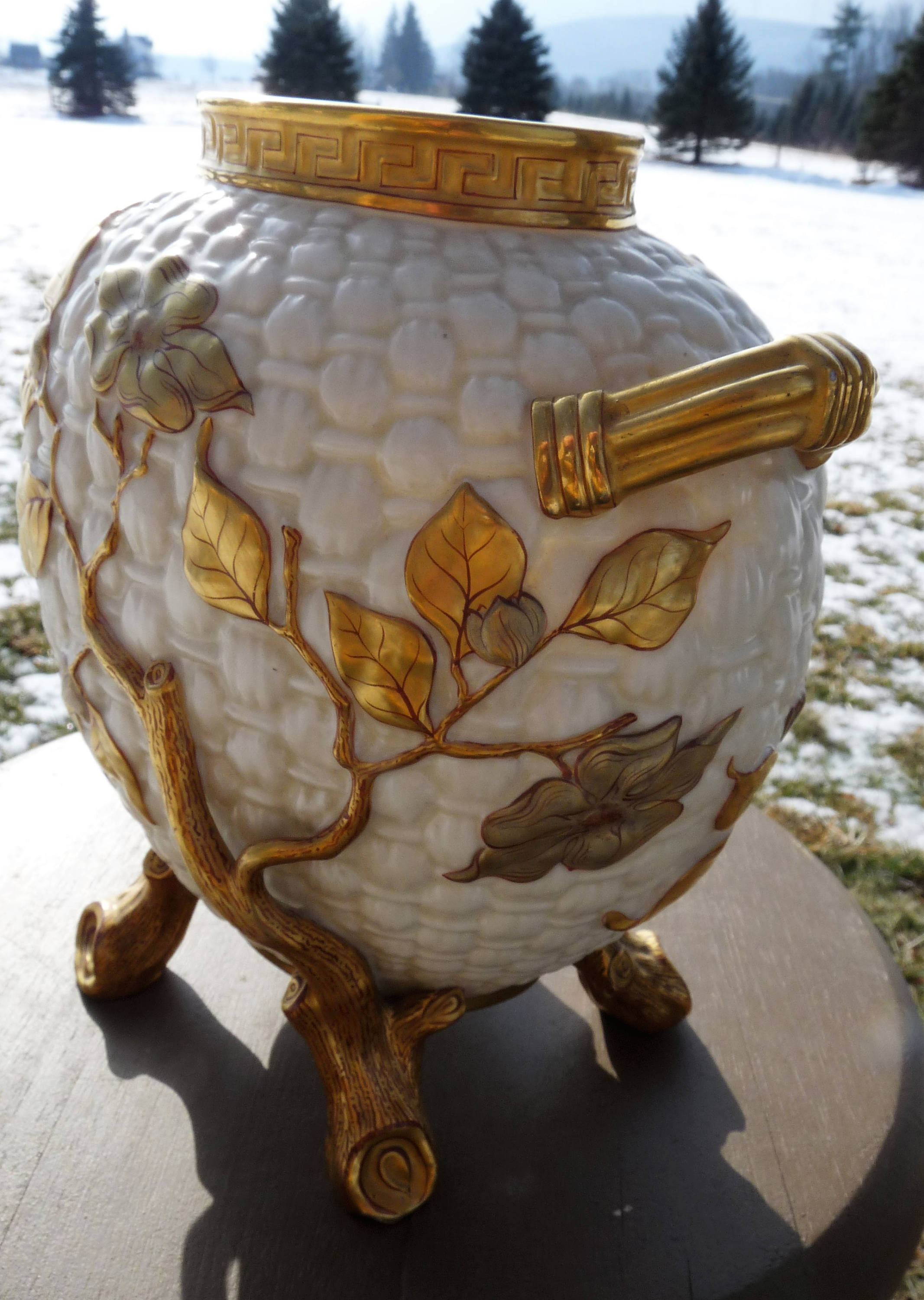 ROYAL WORCESTER DOGWOOD FLOWER VACE！