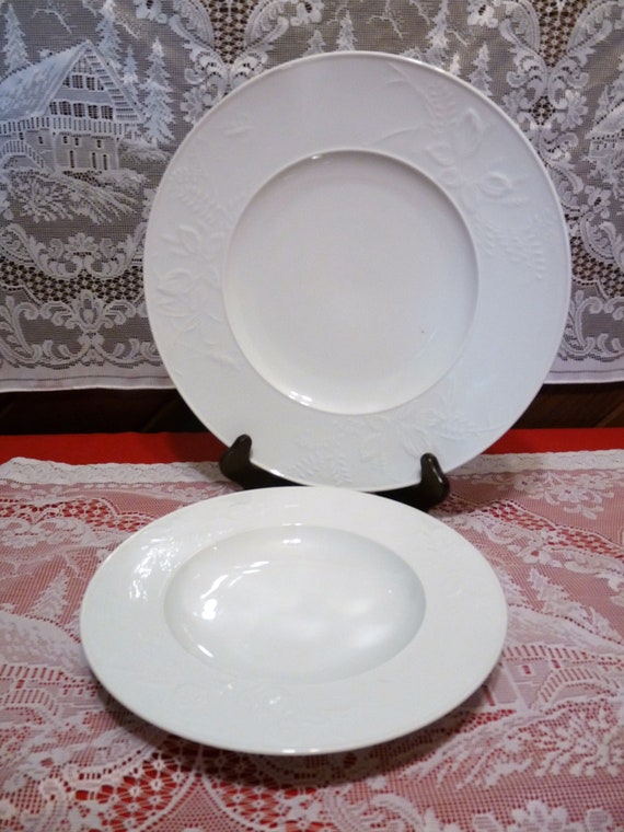 KPM Berlin Feldblume 白磁レリーフ プレート 23cm 金彩 KPM ベルリン、ドイツ - 「Feldblume White」または「Field Flower