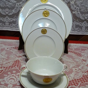 KPM Berlin, Germany - Choice: ARKADIA JEWEL - 24k gilded Gold Medallions & Rims designed by Siegmund Schütz Assorted Plates and Soup Cup Set