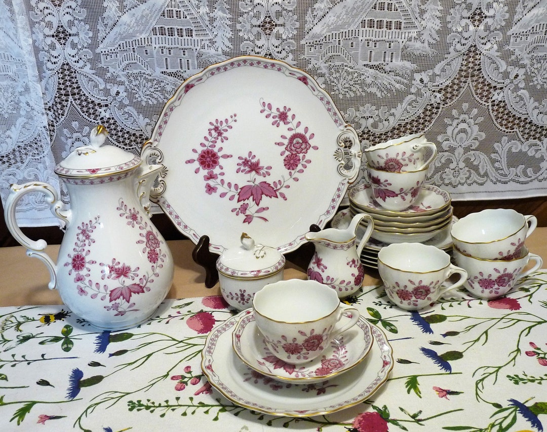 Hutschenreuther, Germany - Raspberry Color Maria Theresia