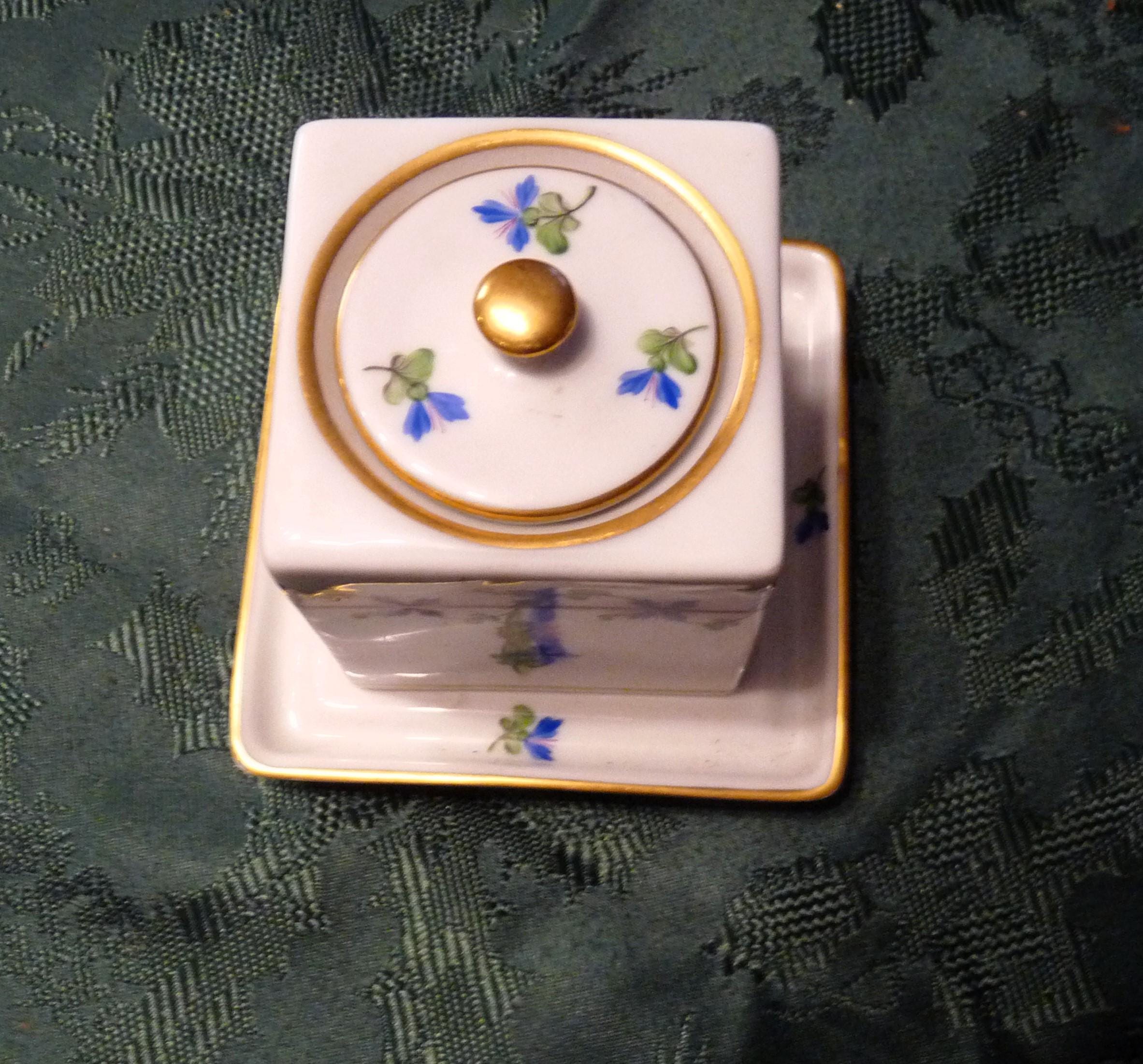 ヘレンド、ハンガリー - 希少品 - 磁器手描きの青いガーランドの四角い