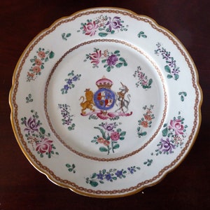 French Edme SAMSON Porcelaine de Paris, France - Hand-Painted 10.25&quot; CABINET PLATE decorated w/ Heraldic Armorial Crest Shield & Flowers
