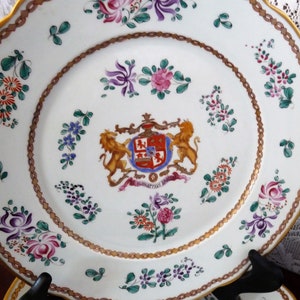 French Edme SAMSON Porcelaine de Paris, France - Hand-Painted 10.25&quot; CABINET PLATE decorated w/ Heraldic Armorial Crest Shield & Flowers