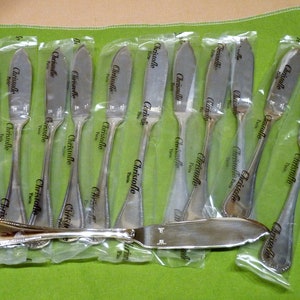 Christofle, Paris France - Art Deco 1930&#39;s &quot;MALMAISON&quot; - Set of 12 - Silver Plated FISH KNIVES with Original Christofle Box