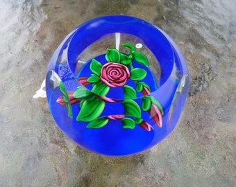 signed "B" RAY BANFORD - stunning Pinkish Red Cabbage Roses Faceted Art Glass PAPERWEIGHT -  Made in the United States