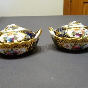 Antike Josiah Spode II Periode, England - # 1709 - PAAR Kobaltblau & vergoldetes Gold mit Blumenmedaillons - Bone China Violet PotPourri Körbe