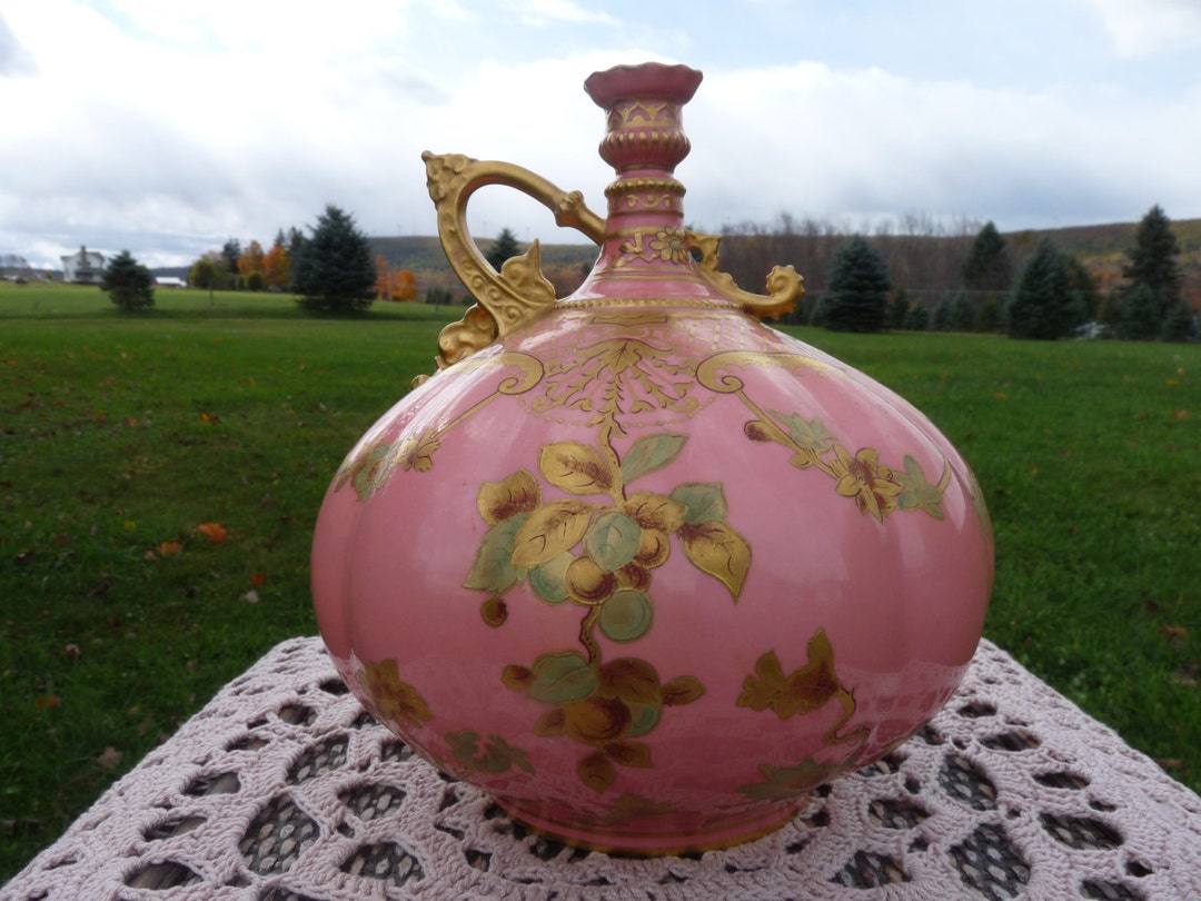 ROYAL CROWN DERBY Aesthetic Movement - Salmon Pink and Gilt Gold