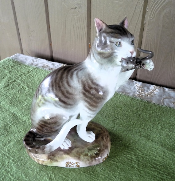 象牙猫 Pachypodium Gracilius Lucky Cat Vinyl Figure / Ivory