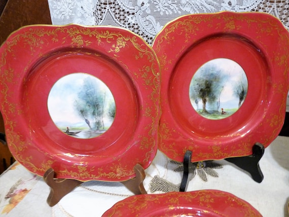 Set of 12 Signed and Hand Decorated Higgins Fused Art Glass Plates Set of 12 Signed and Hand Decorated Higgins Fused Art Glass Plates