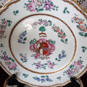 French Edme SAMSON Porcelaine de Paris, France - Hand-Painted 10.25&quot; CABINET PLATE decorated w/ Heraldic Armorial Crest Shield & Flowers
