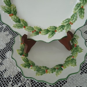 Tillverkad i Italien för VIETRI - Hillsborough, North Carolina - Vintergrönt "HOLLY"-mönster - LOT 2 - Sallads-/Desserttallrikar
