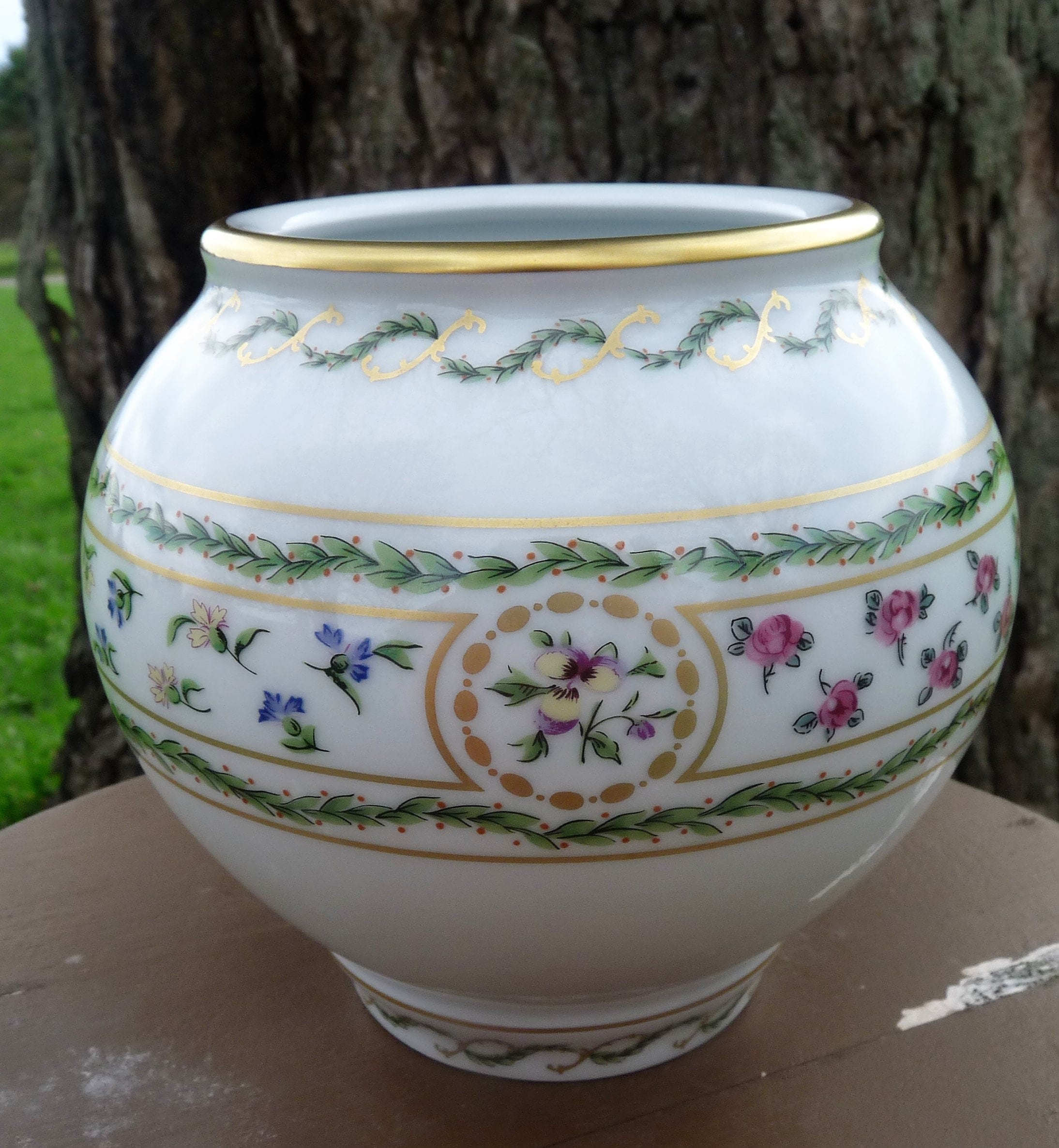 Haviland Limoges France - #1038 LOUVECIENNES Pattern FLOWER VASE