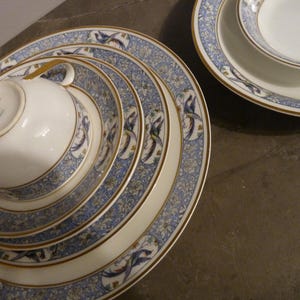 Theodore Haviland Limoges France &quot;RANI&quot; pattern ONE 7pc Dinner Place Set w/ Gold Trim, cartouches containing Bird of Paradise & Blue Band