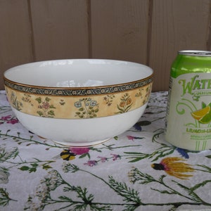 Wedgwood, England - INDIA pattern - One  - discontinued Salad SERVING BOWL