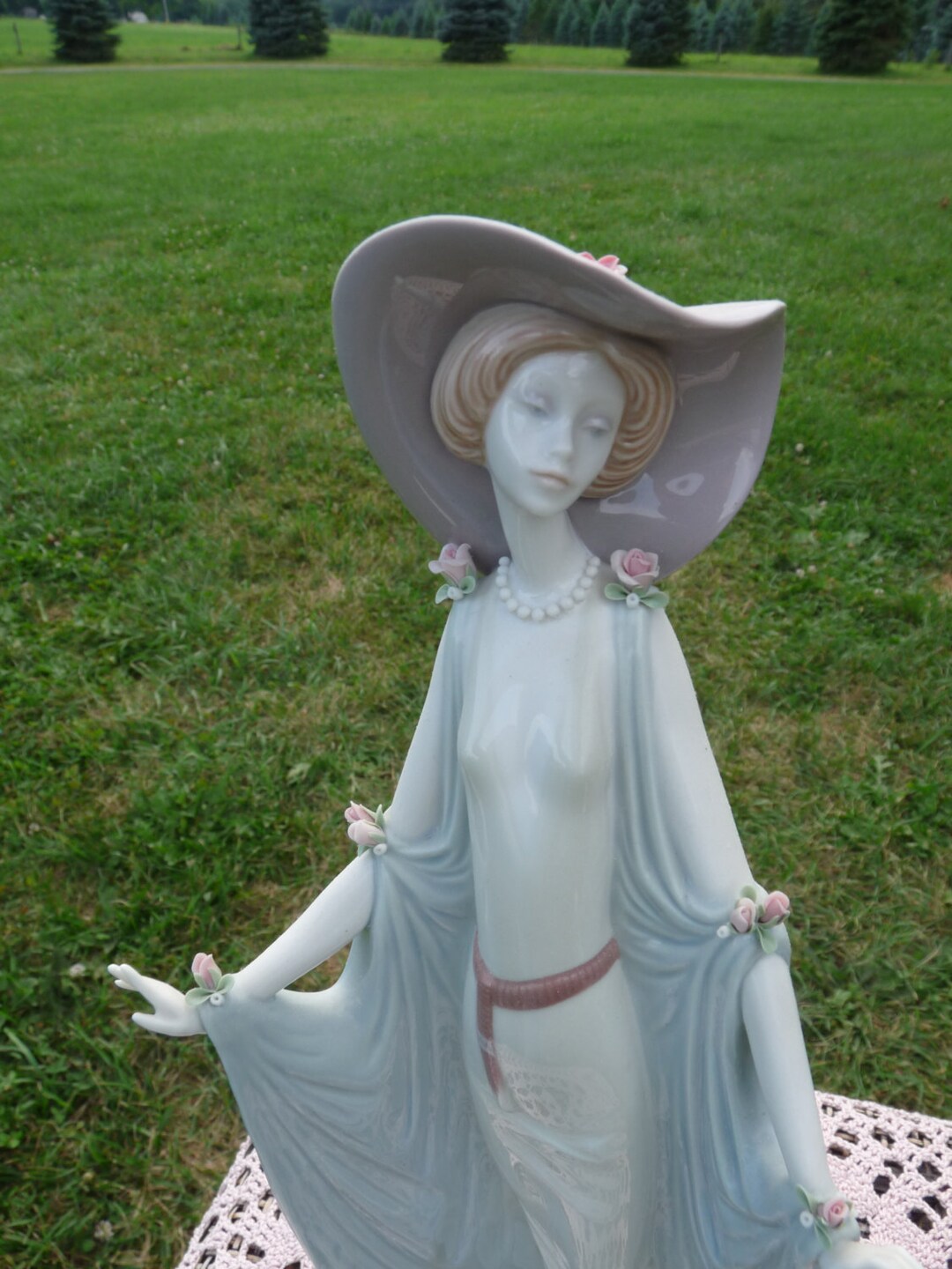 Lladro Spain #1428 AFTERNOON TEA (spanish Name: Dama Montecarlo