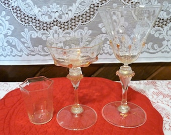MURANO, Italia para Barovier & Toso Salviati - Copas de cristal veneciano soplado a mano con inclusiones de oro hexagonales - goteos/rosetas rosas aplicadas